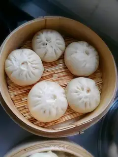 Puffy pork buns
