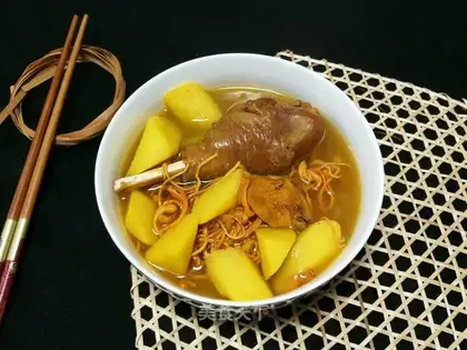 Plumbing chicken with herbs