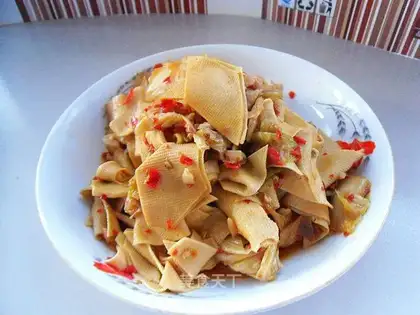 Hot cabbage and bean peel