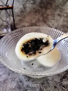 Black sesame soup