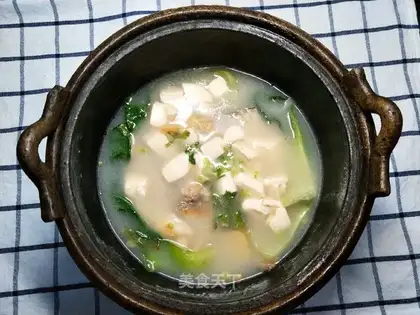 Fish fin tofu soup
