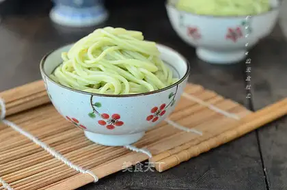 Emerald spinach noodles