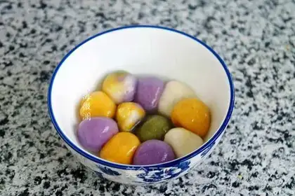Colour soup round