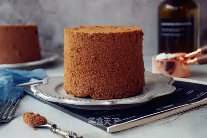 Four inches of cocoa chime cake