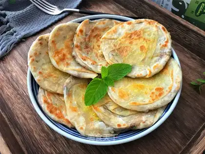 A dumpling onion cake
