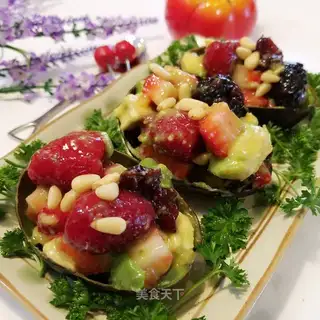 Pear guacamole salad