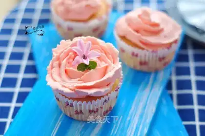 Meat grinder cupcakes