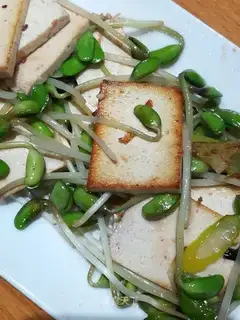 Black bean sprouts and tofu