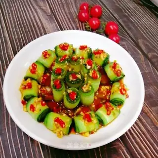 Spicy cucumber rolls
