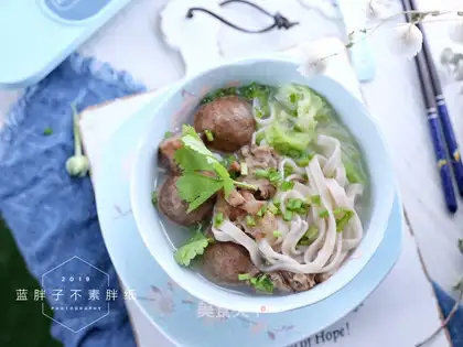 Beefball noodles