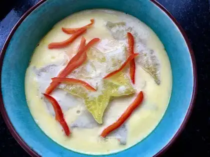 Milk and peach stewed eggs