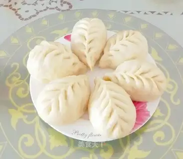 Blue radish bun