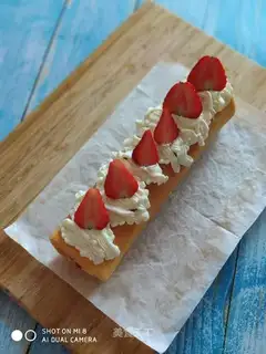 Strawberry roll