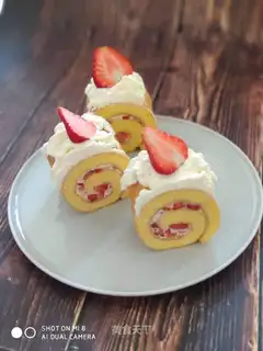 Strawberry roll