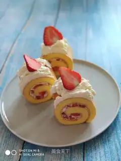Strawberry roll
