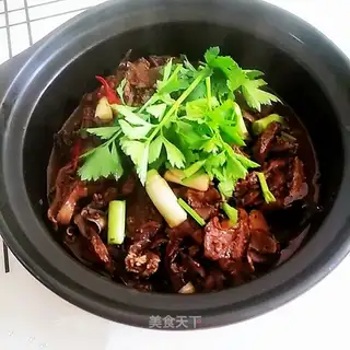 Sandpots and goats