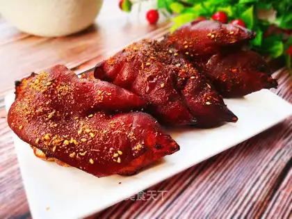 Roasted pig hoof