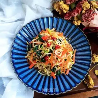 Bean sprouts spinach