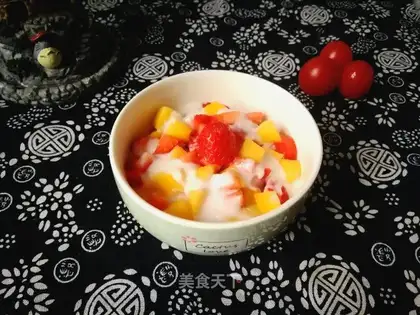 Strawberry yogurt salad