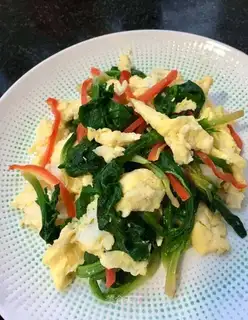 Little oily spinach fried goose eggs