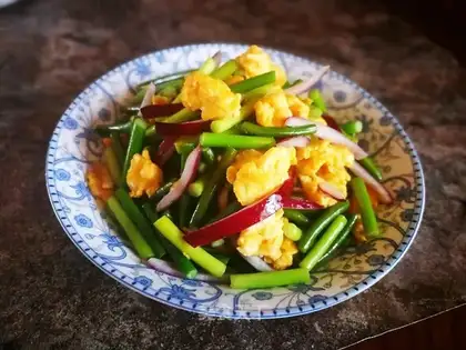 Garlic onion fried eggs