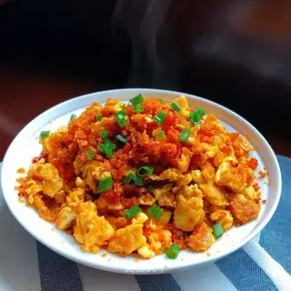 Cream pepper fried eggs
