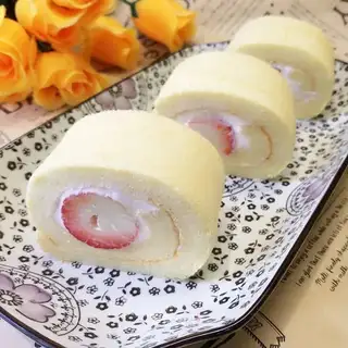 Strawberry roll