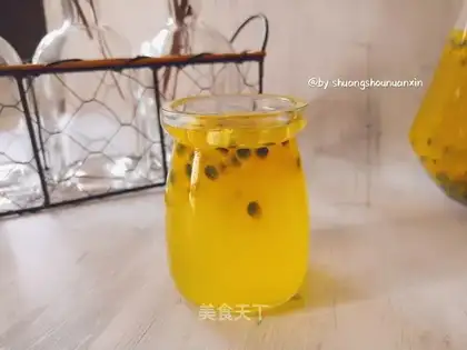 A bee of vanilla fruit