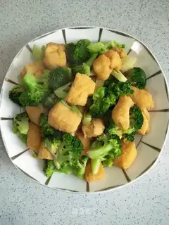 Tofu and broccoli