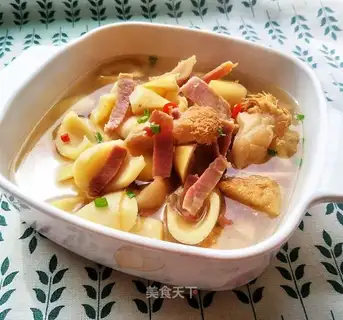 Salted ham and thundered monkey mushrooms