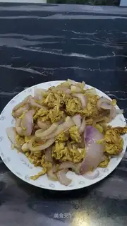 Onion fried eggs