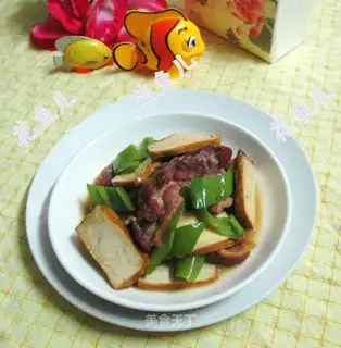 Pyramid dry duck legs