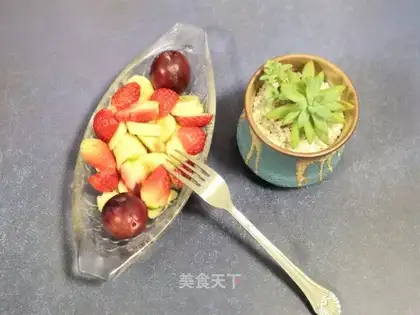 Cyme banana strawberry salad