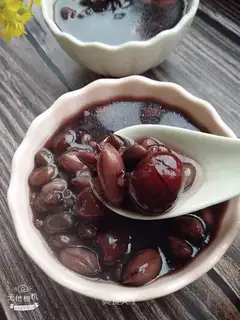 Three black red dates