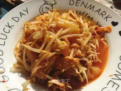 Chicken chest fried green bean sprouts