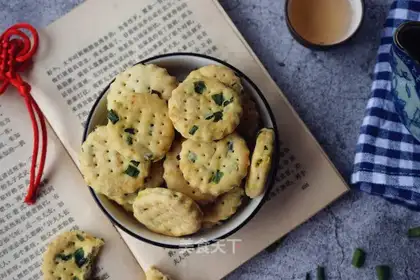 Onion soda cookies