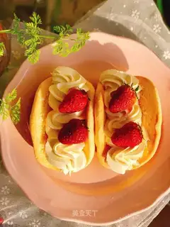 Korean strawberry cake