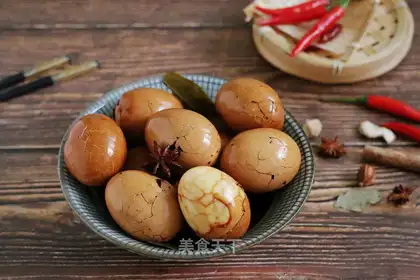 Red sugar tea eggs