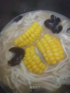Sandpot corn noodles