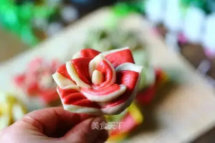Rose buns