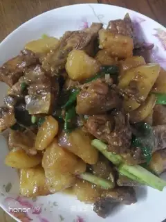 Chicken onions and potatoes