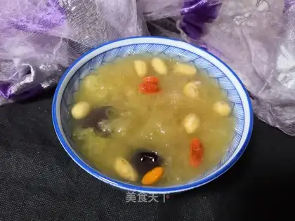 A peanut-tree silver ear soup