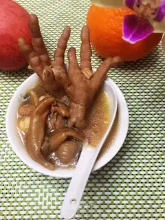 The gel chicken claw