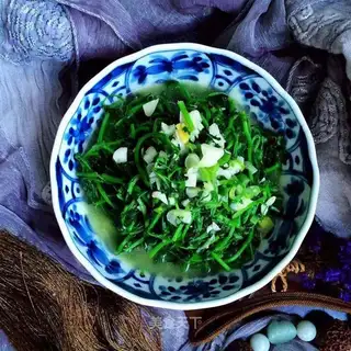 Garlic sprouts