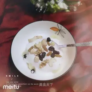 Banana nuts with yogurt