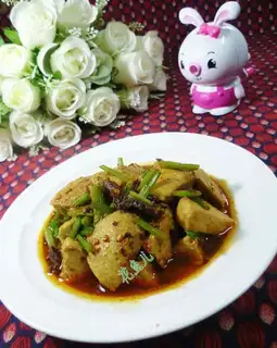 Beef sauce, celery, sour chicken