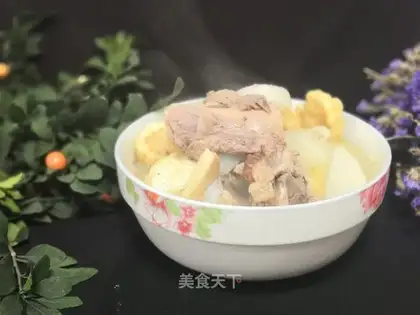 Corn and radish bone soup