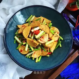 A pepper-cracker chicken with garlic