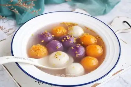 Colour soup round