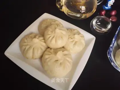 Pork abalone carrot bun